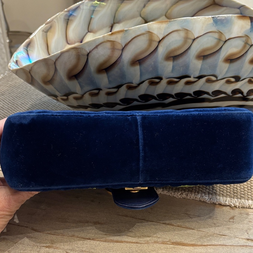 Gucci Dark Blue Floral Embroidered Shoulder Bag Bambi bag. Collectors item. - Picture 4 of 5